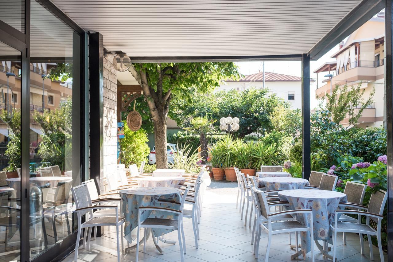 Hotel Barbiani Rimini Exterior foto